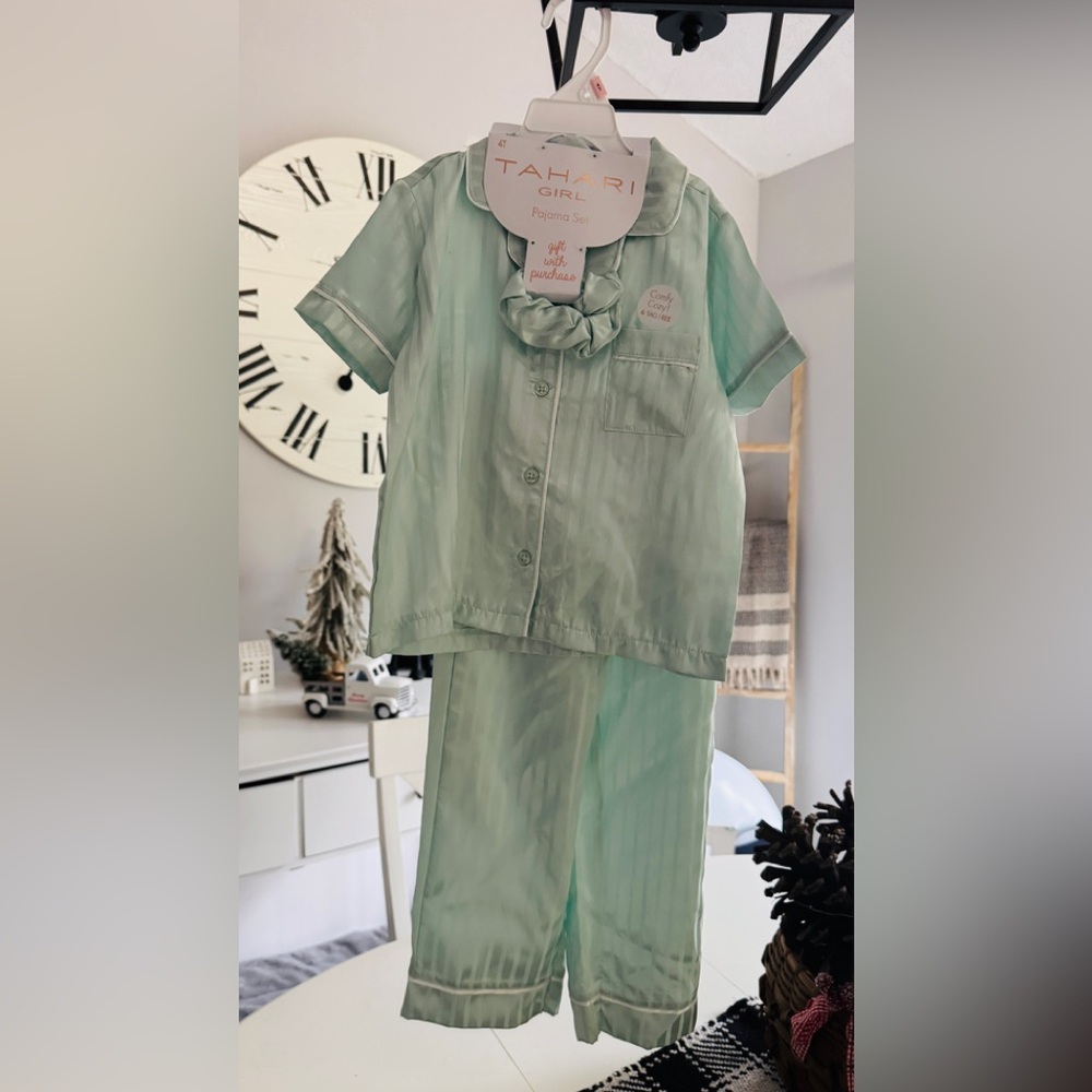 Tahari Kids Pajama Set in Light Green